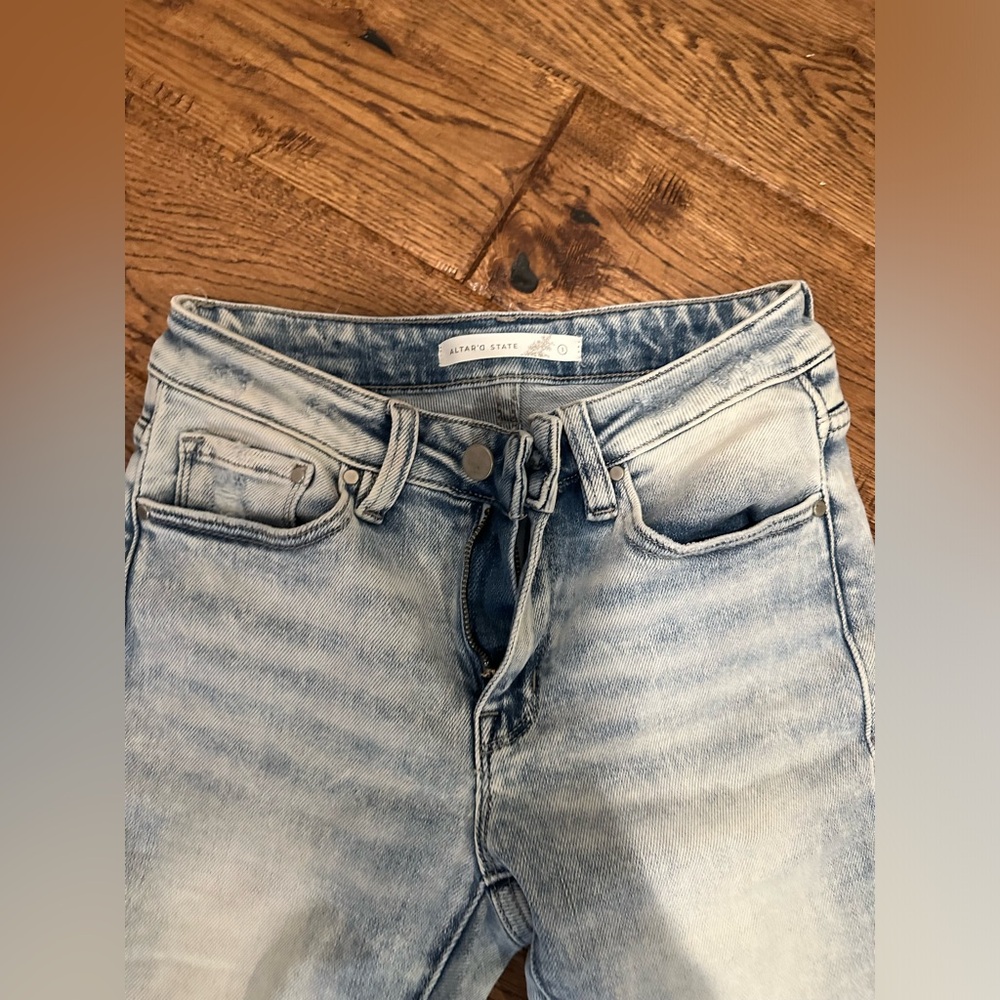 Altar’d State distressed low rise flare jeans size 1 , xs 0 - Picture 4 of 8